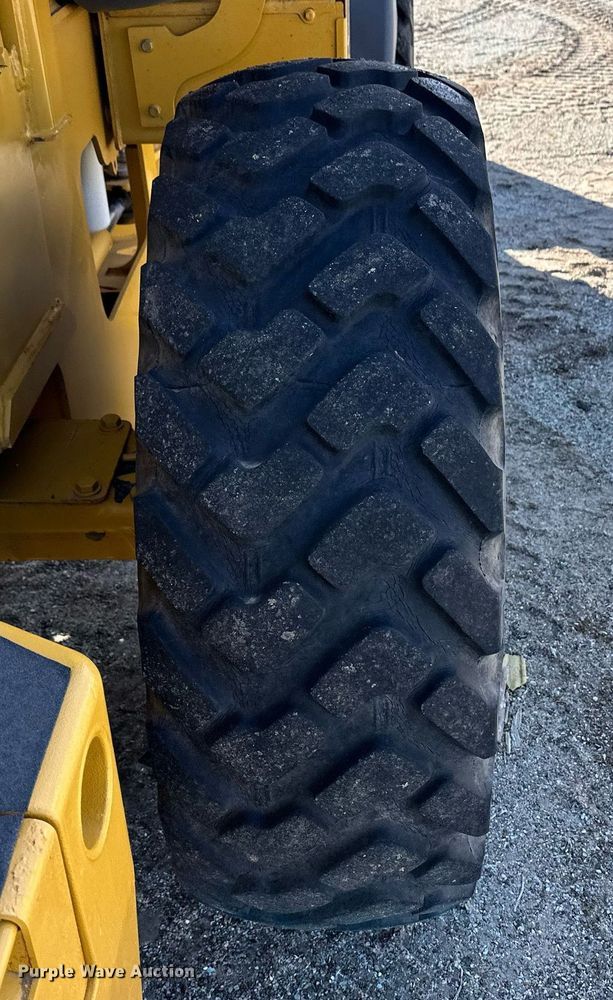 image for item OA9522 2006 John Deere 444J wheel loader