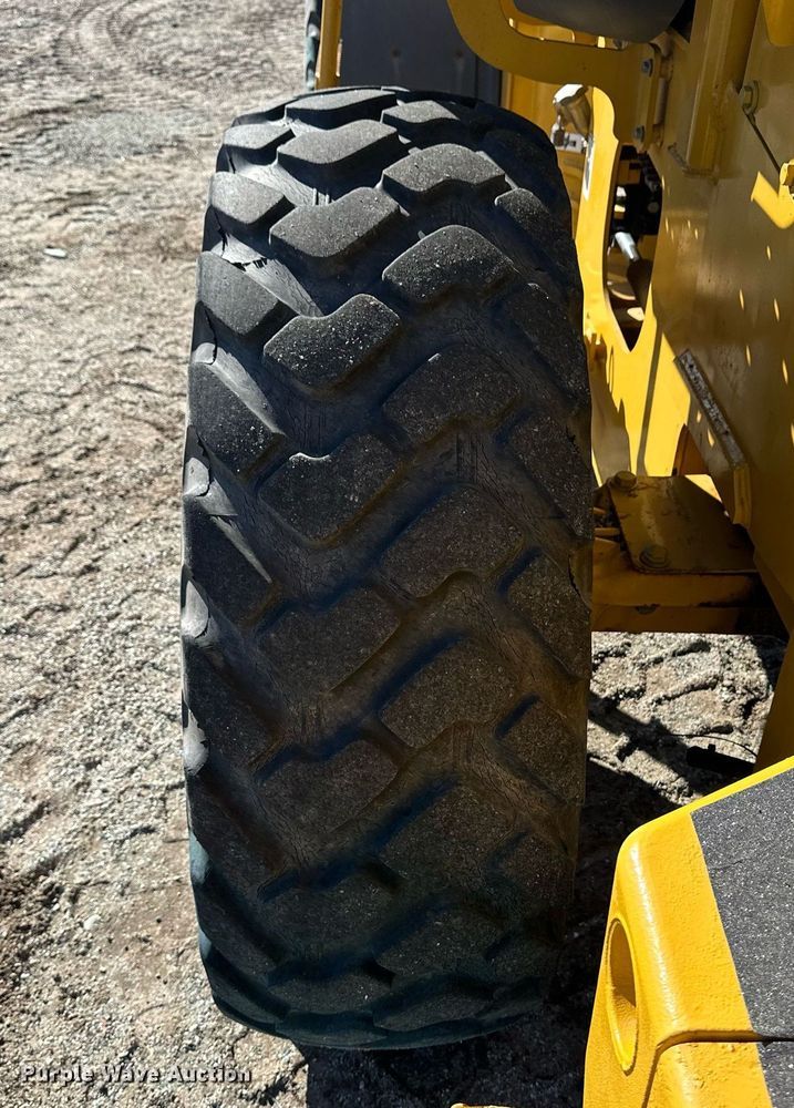 image for item OA9522 2006 John Deere 444J wheel loader