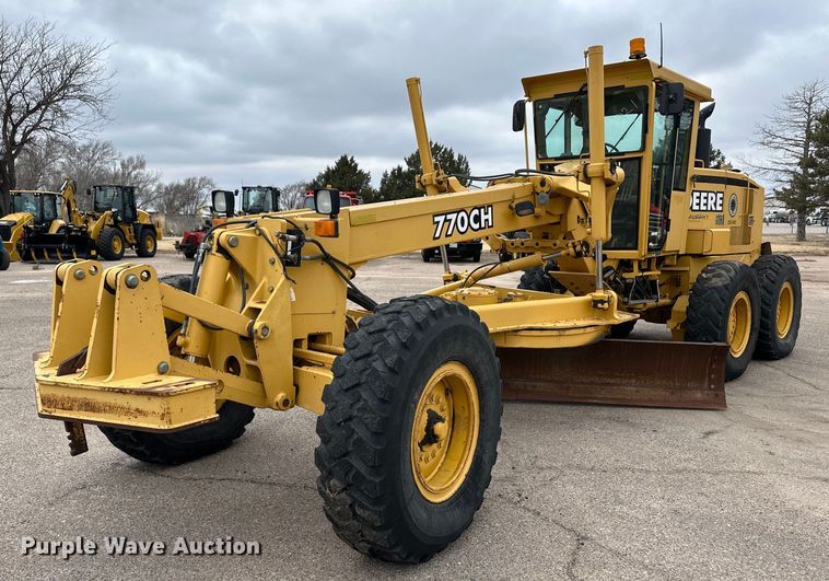 image for item OA9525 2001 John Deere 770CH motor grader