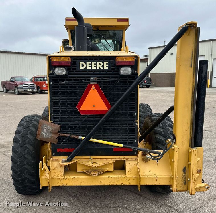 image for item OA9525 2001 John Deere 770CH motor grader