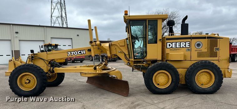 image for item OA9525 2001 John Deere 770CH motor grader