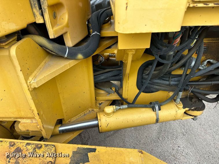 image for item OA9525 2001 John Deere 770CH motor grader