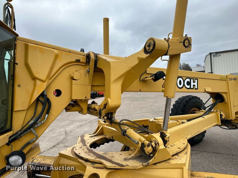 image for item OA9525 2001 John Deere 770CH motor grader