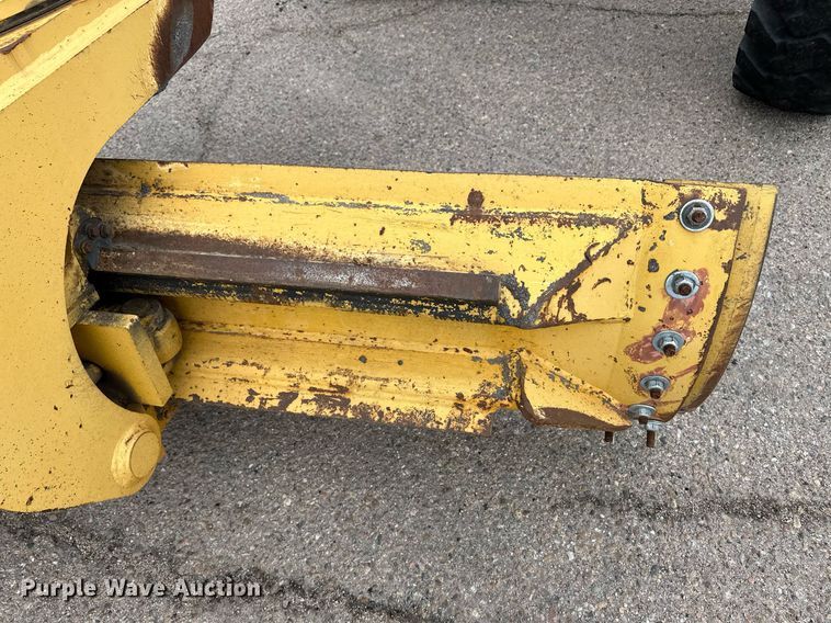 image for item OA9525 2001 John Deere 770CH motor grader