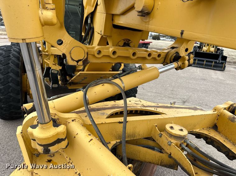 image for item OA9525 2001 John Deere 770CH motor grader