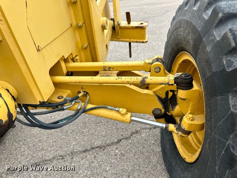 image for item OA9525 2001 John Deere 770CH motor grader