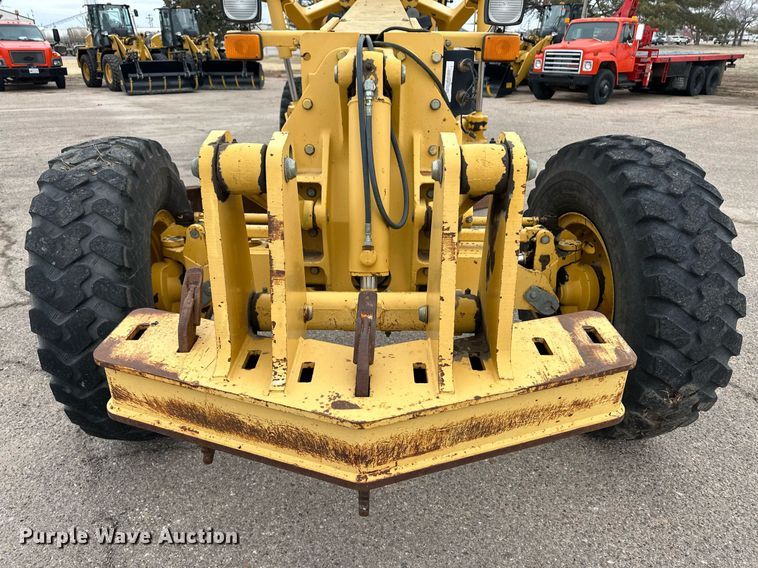 image for item OA9525 2001 John Deere 770CH motor grader