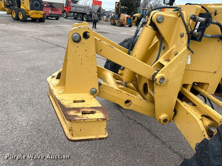 image for item OA9525 2001 John Deere 770CH motor grader