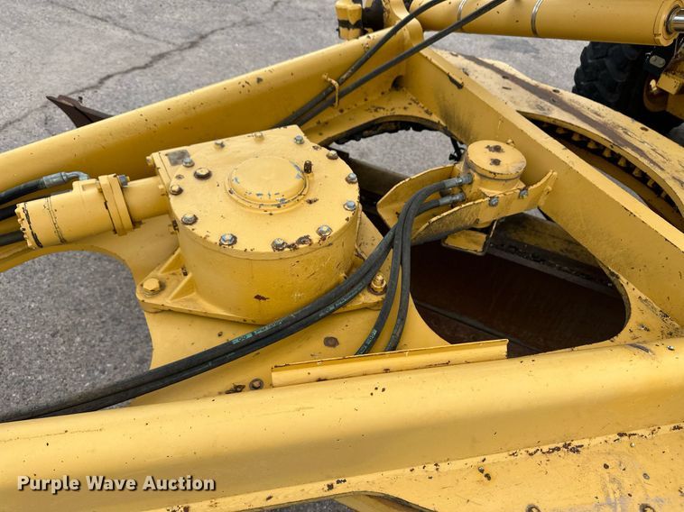 image for item OA9525 2001 John Deere 770CH motor grader