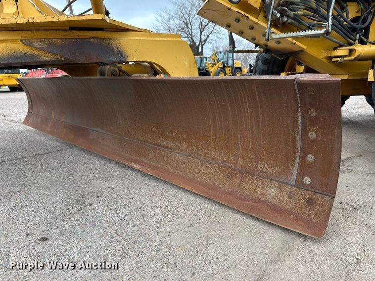 image for item OA9525 2001 John Deere 770CH motor grader