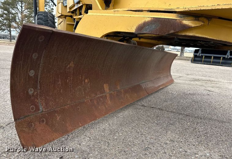 image for item OA9525 2001 John Deere 770CH motor grader