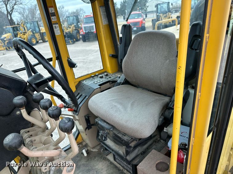 image for item OA9525 2001 John Deere 770CH motor grader