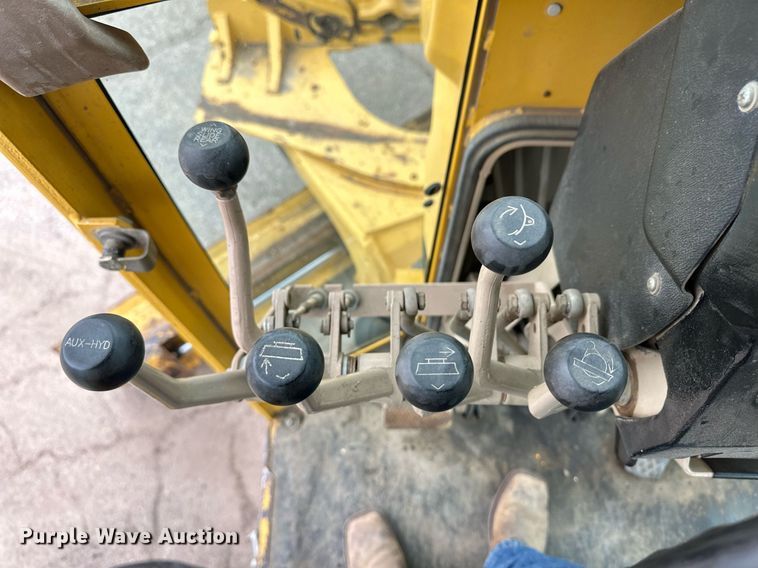 image for item OA9525 2001 John Deere 770CH motor grader