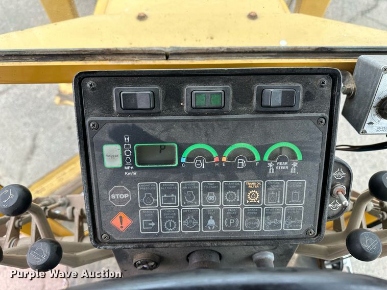 image for item OA9525 2001 John Deere 770CH motor grader