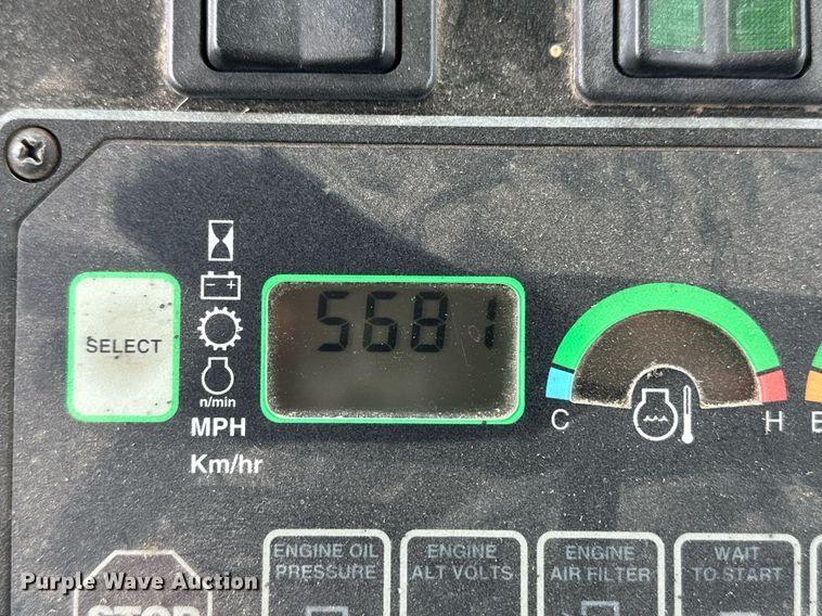 image for item OA9525 2001 John Deere 770CH motor grader