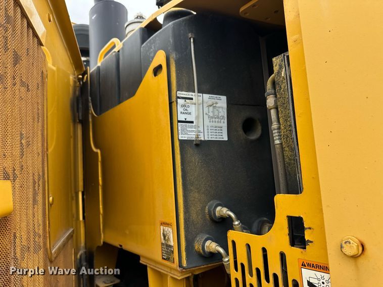 image for item OA9525 2001 John Deere 770CH motor grader