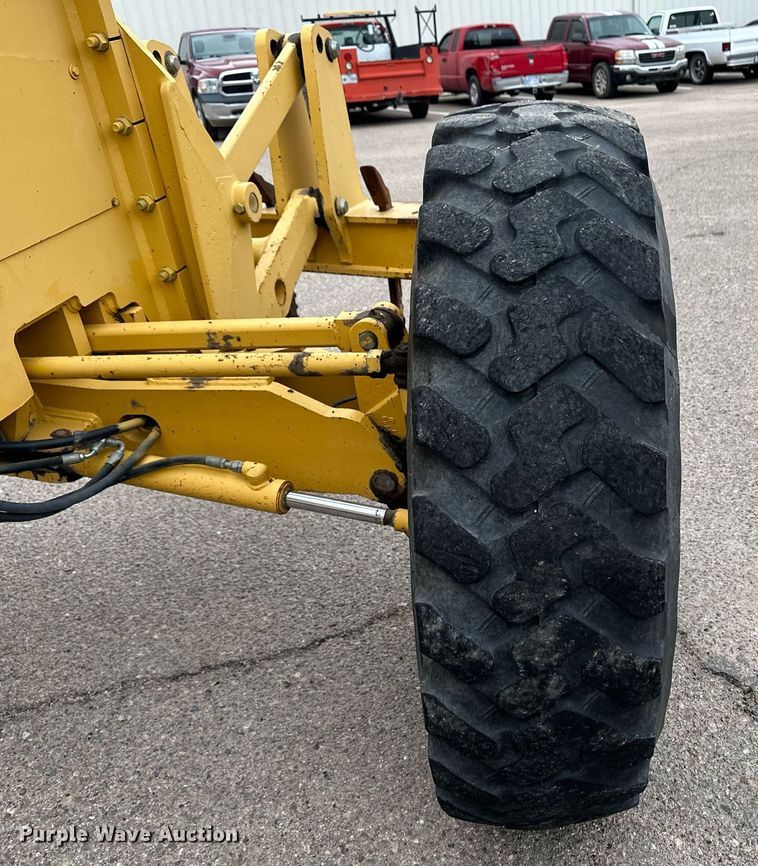 image for item OA9525 2001 John Deere 770CH motor grader