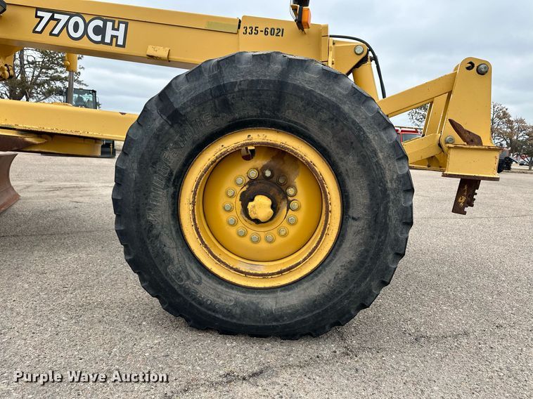 image for item OA9525 2001 John Deere 770CH motor grader