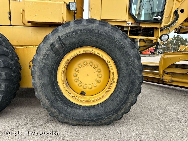 image for item OA9525 2001 John Deere 770CH motor grader