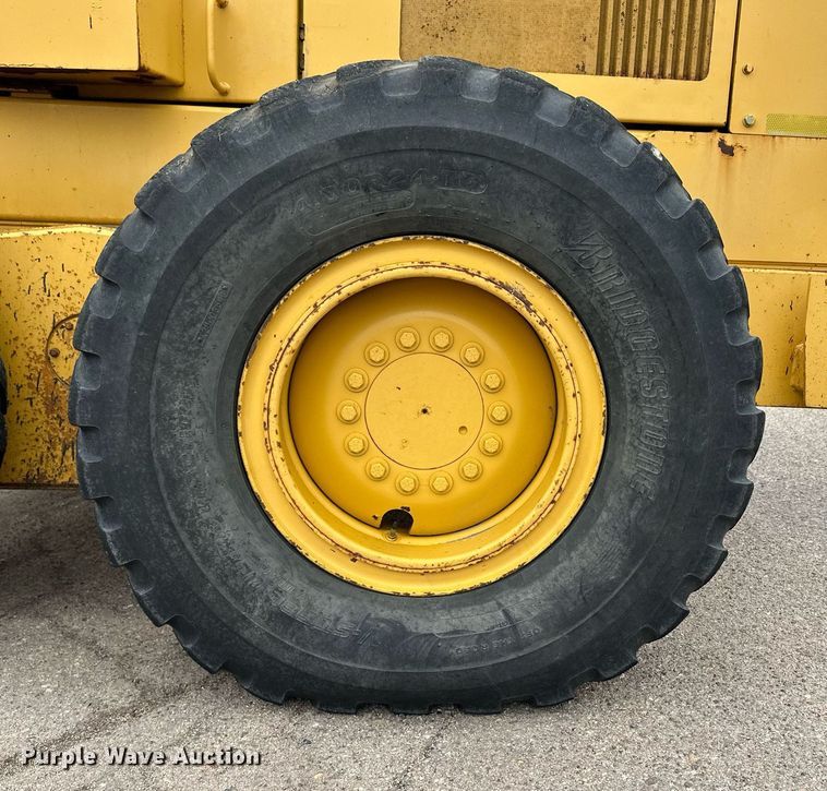 image for item OA9525 2001 John Deere 770CH motor grader