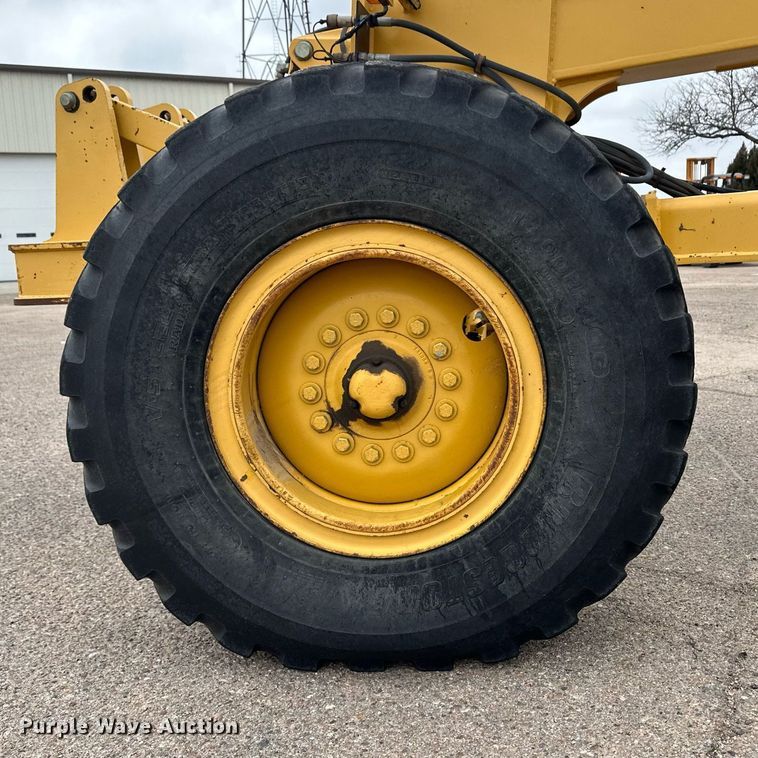 image for item OA9525 2001 John Deere 770CH motor grader