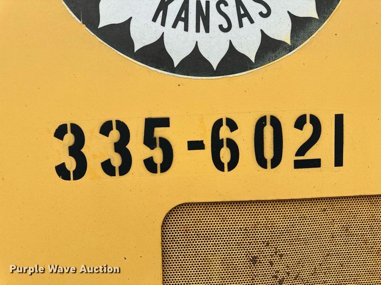 image for item OA9525 2001 John Deere 770CH motor grader