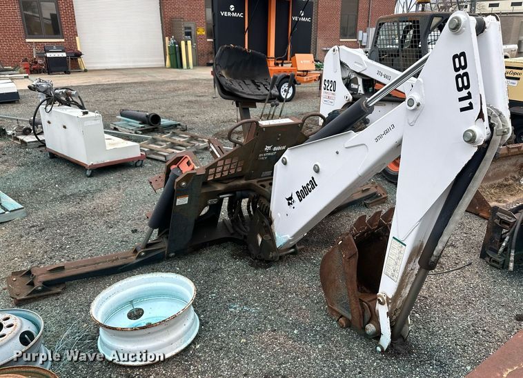 image for item OA9544 Bobcat 8811 skid steer backhoe