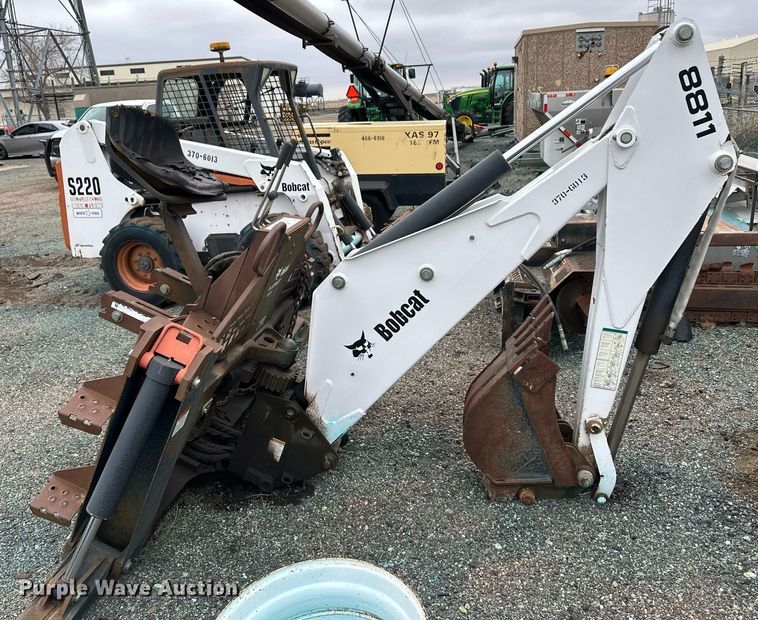 image for item OA9544 Bobcat 8811 skid steer backhoe