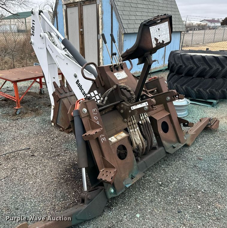 image for item OA9544 Bobcat 8811 skid steer backhoe