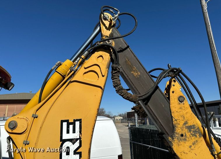 image for item OJ9492 2005 John Deere 310G backhoe