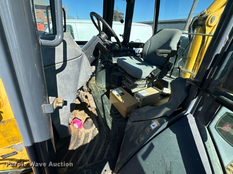 image for item OJ9492 2005 John Deere 310G backhoe