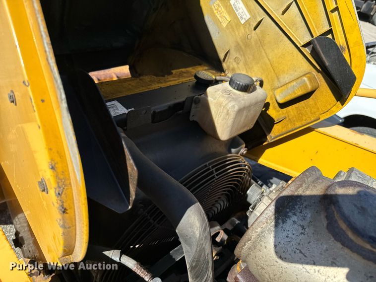 image for item OJ9492 2005 John Deere 310G backhoe