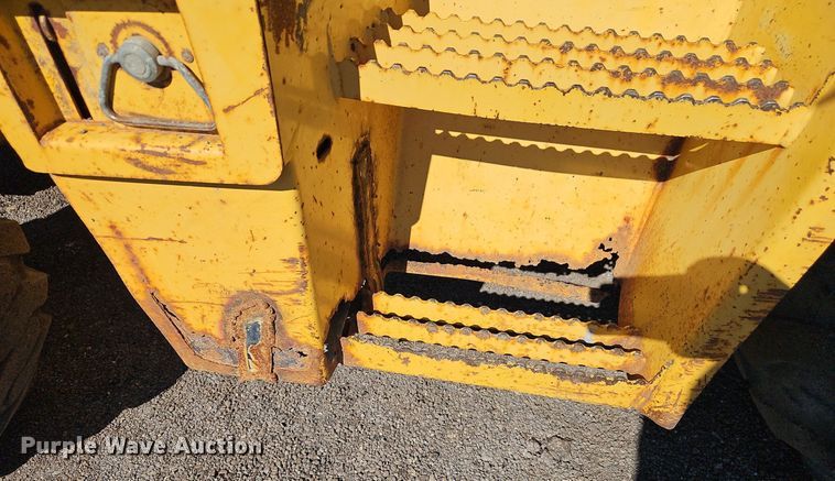 image for item OJ9499 2003 John Deere 310G backhoe