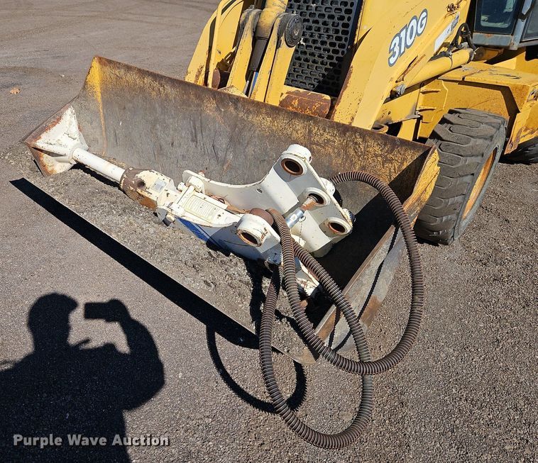 image for item OJ9499 2003 John Deere 310G backhoe