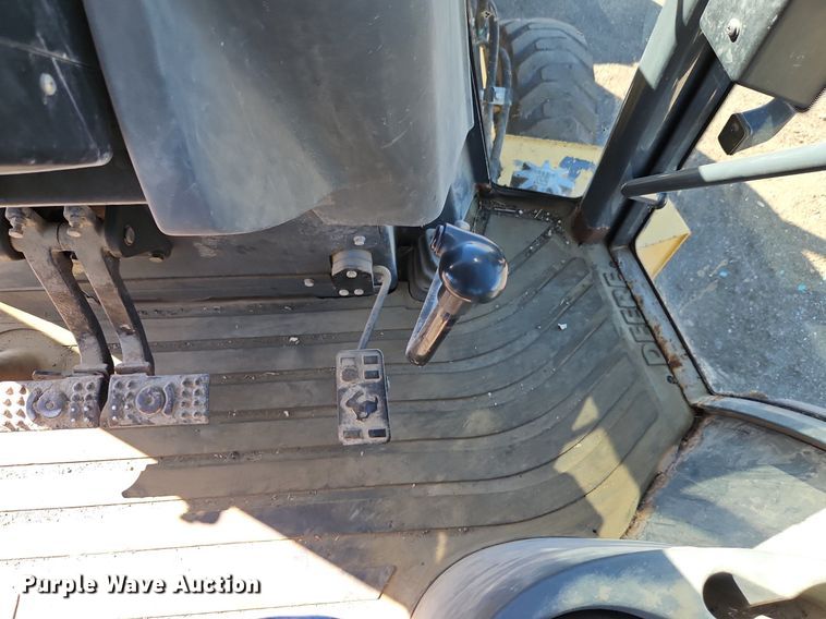 image for item OJ9499 2003 John Deere 310G backhoe