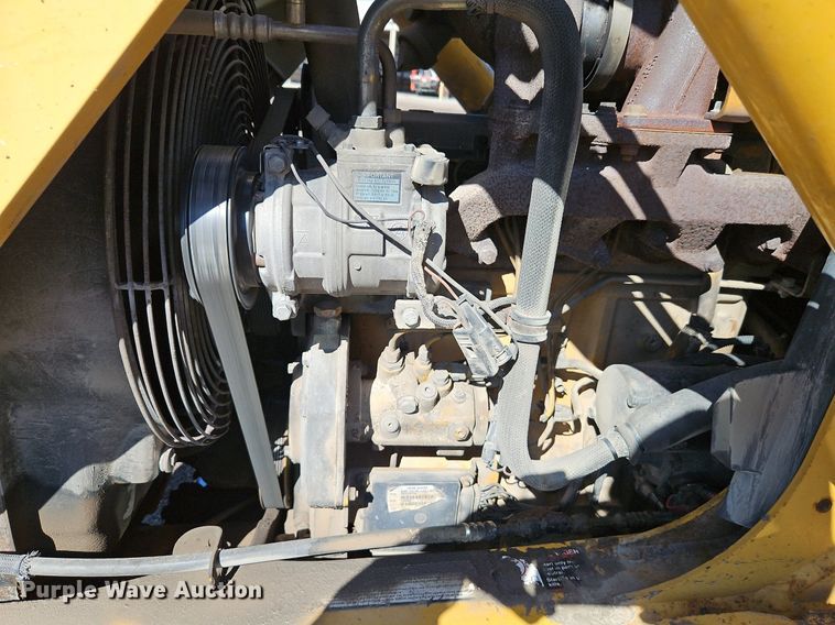image for item OJ9499 2003 John Deere 310G backhoe