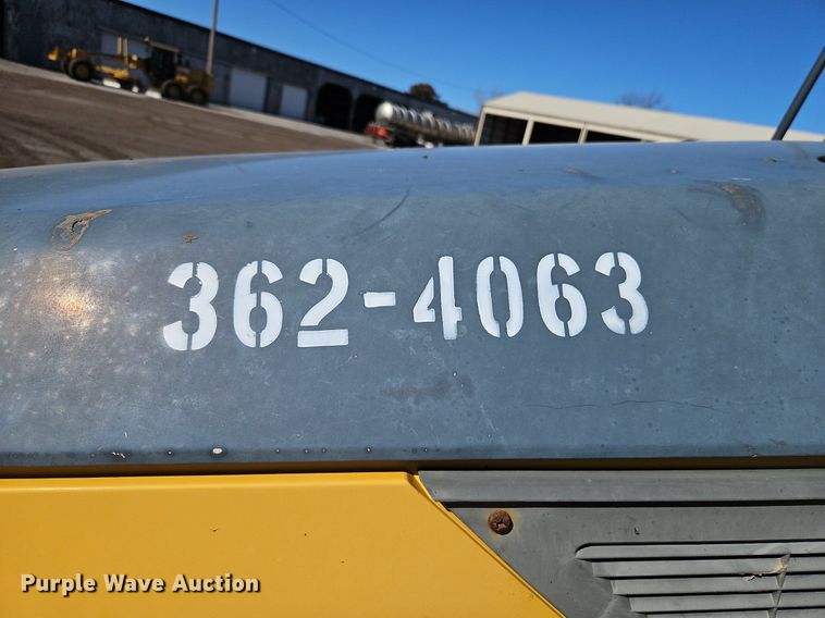 image for item OJ9500 2003 John Deere 310G backhoe