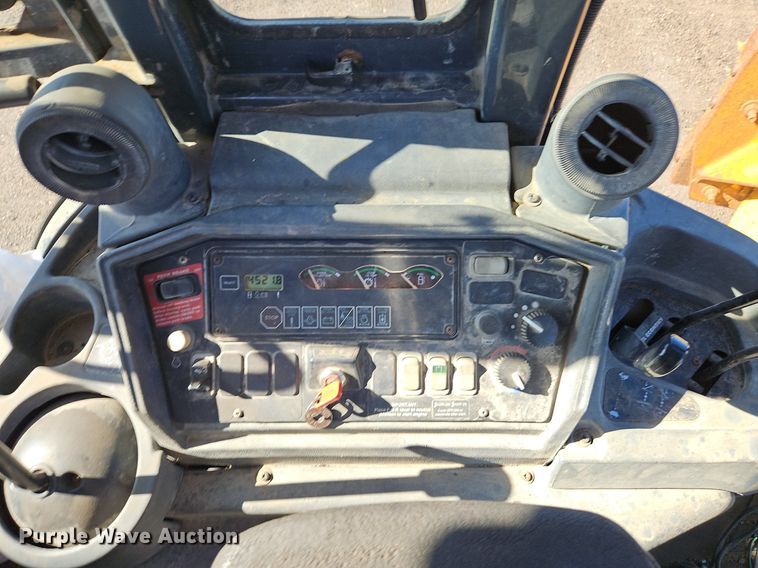 image for item OJ9501 2003 John Deere 310G backhoe