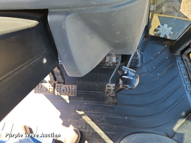 image for item OJ9504 2003 John Deere 310G backhoe