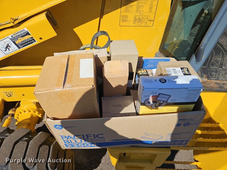 image for item OJ9504 2003 John Deere 310G backhoe