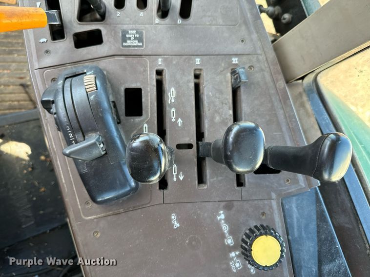 image for item OJ9505 2007 John Deere 6415 tractor