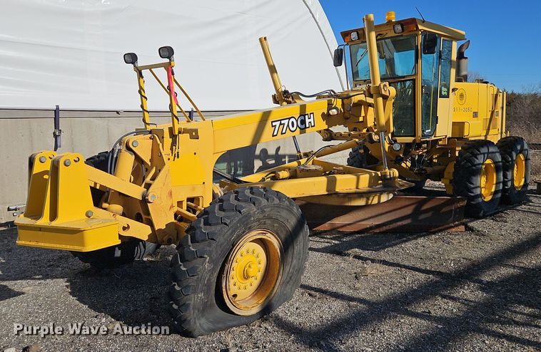 image for item OJ9510 2000 John Deere 770CH motor grader