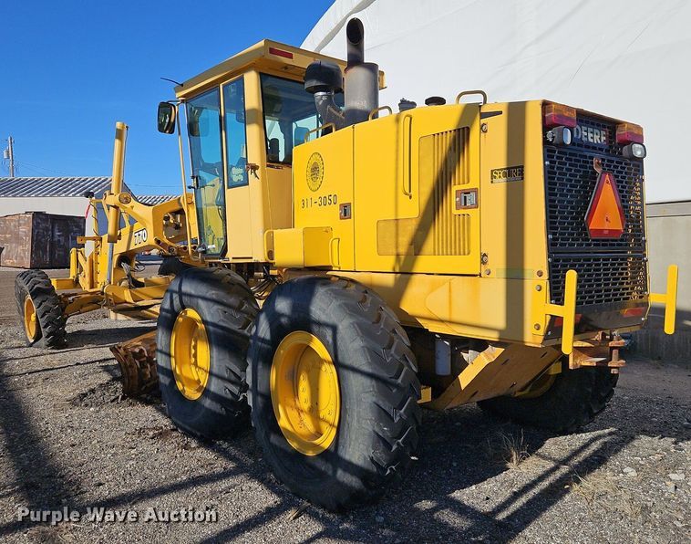 image for item OJ9510 2000 John Deere 770CH motor grader