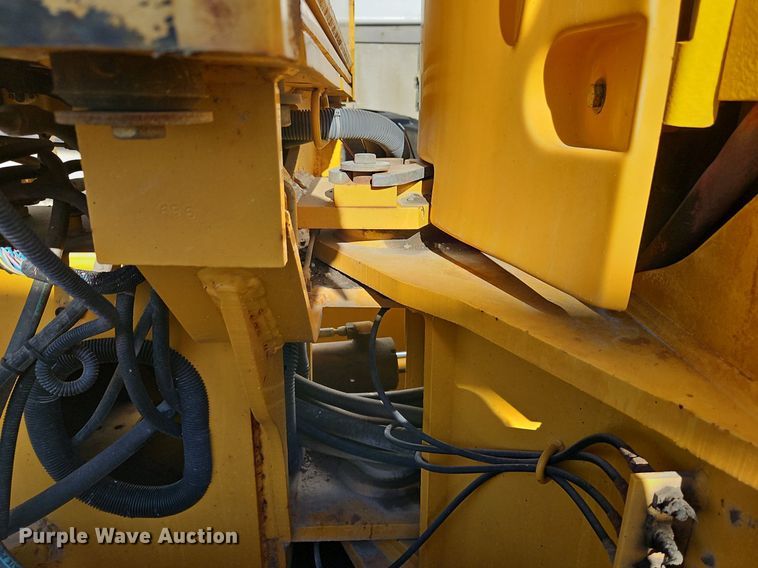 image for item OJ9510 2000 John Deere 770CH motor grader