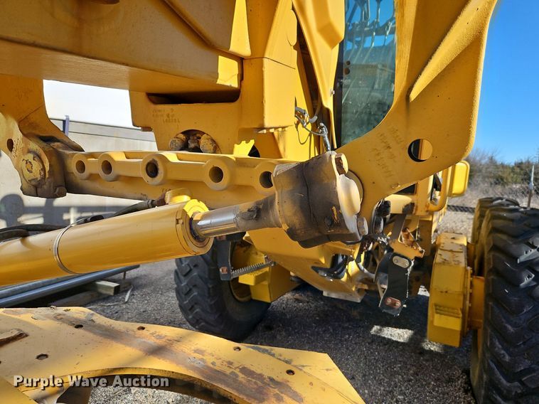 image for item OJ9510 2000 John Deere 770CH motor grader