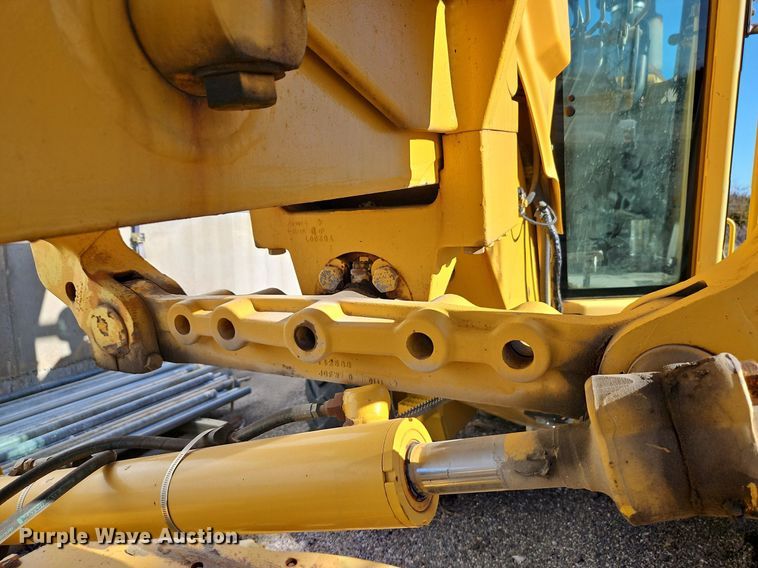 image for item OJ9510 2000 John Deere 770CH motor grader