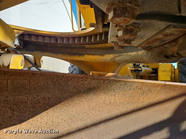 image for item OJ9510 2000 John Deere 770CH motor grader