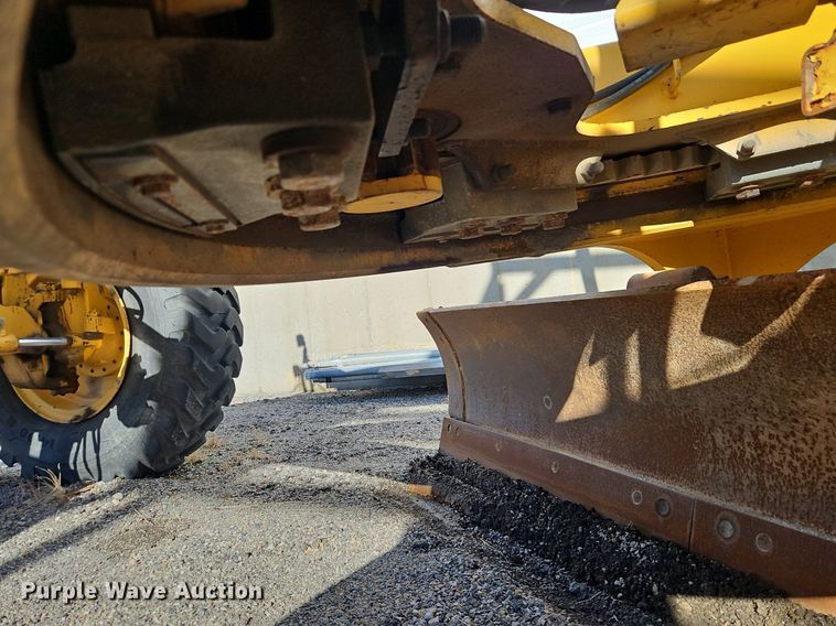 image for item OJ9510 2000 John Deere 770CH motor grader