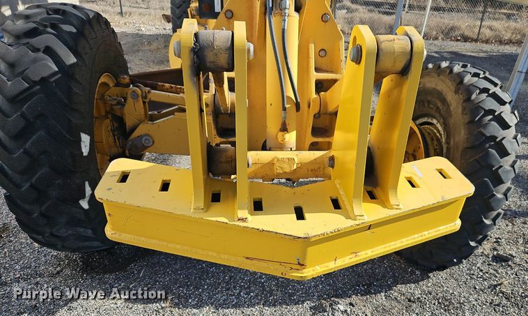 image for item OJ9510 2000 John Deere 770CH motor grader