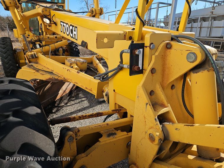image for item OJ9510 2000 John Deere 770CH motor grader